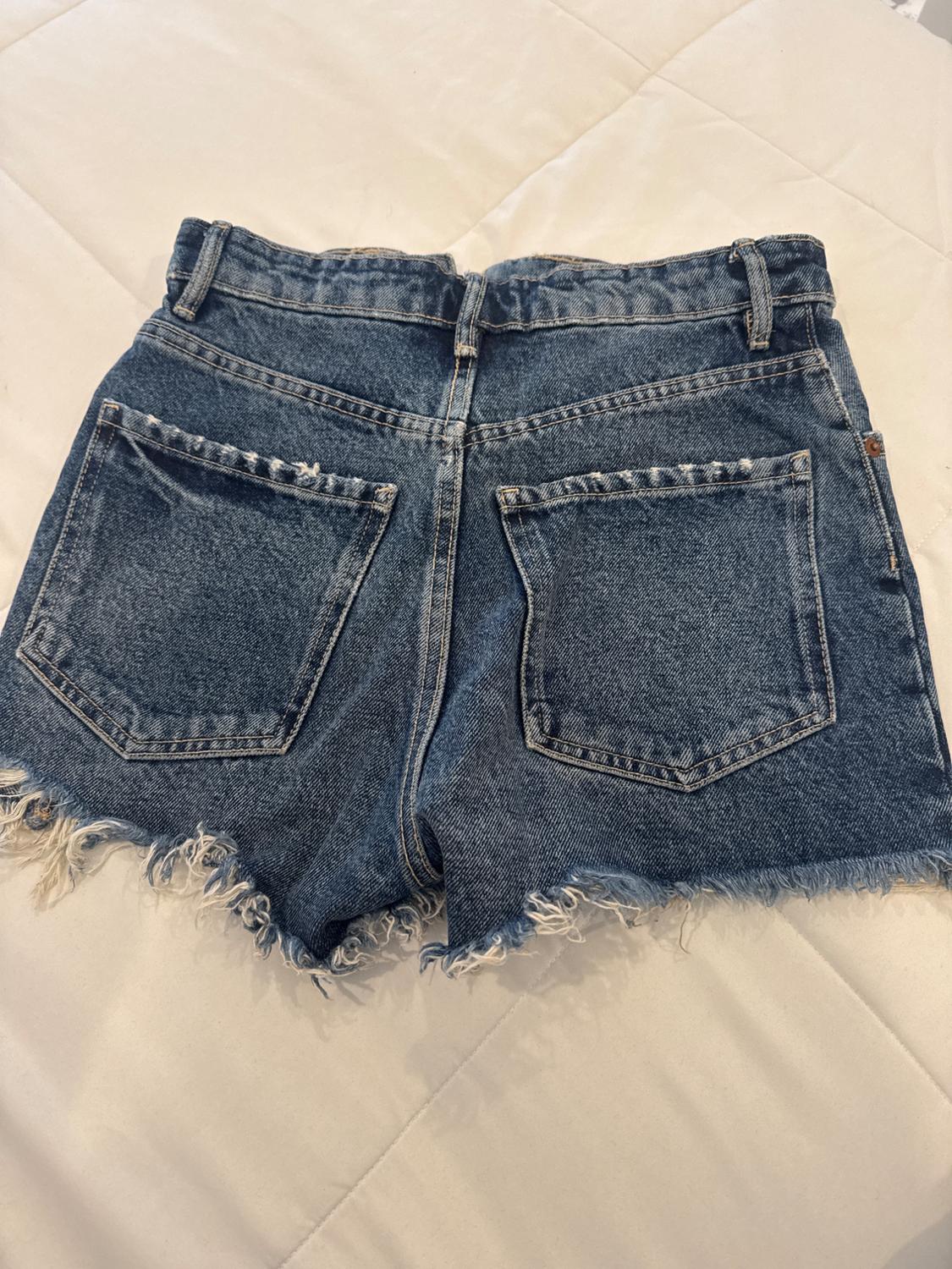 DISTRESSED DENIM SHORTS - Image 3