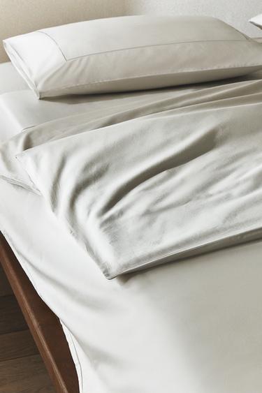 غلاف لحاف ساتان بشريط حافة (كثافة 400 خيط) - فضي الخاص بـ Zara