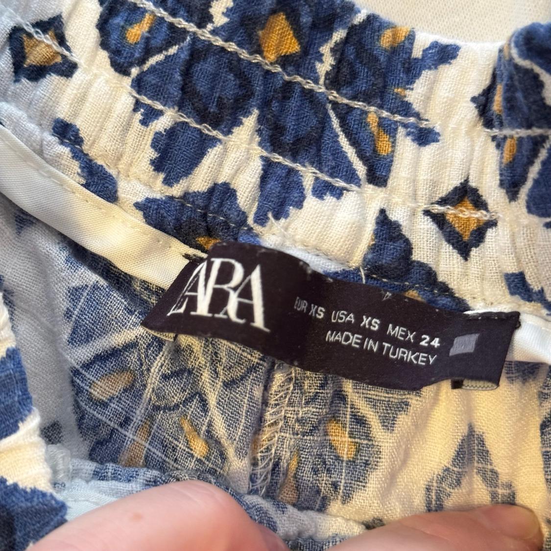 PRINTED BERMUDA SHORTS WITH TRIMS - Image 4