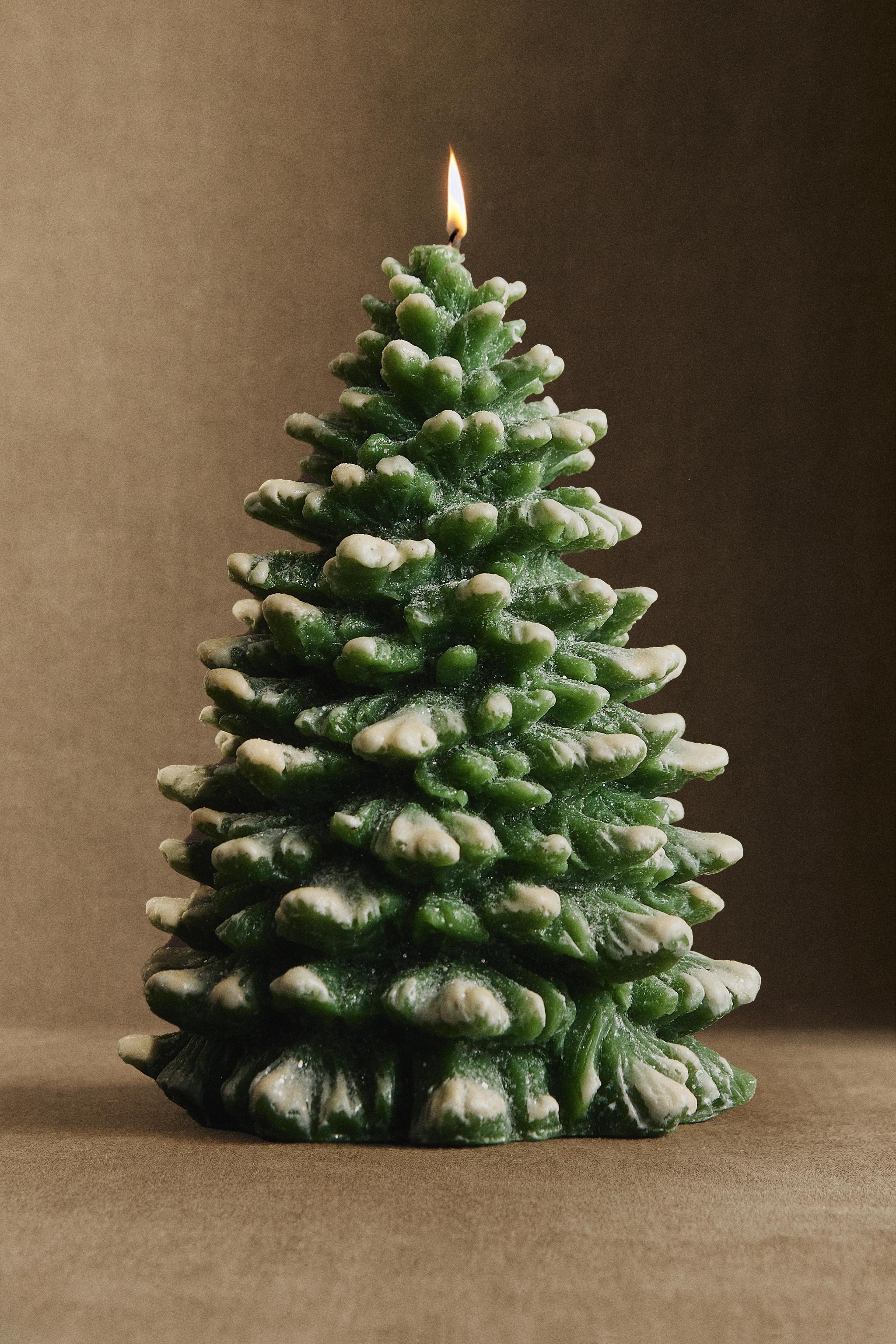 SNOWY FIR TREE CHRISTMAS CANDLE