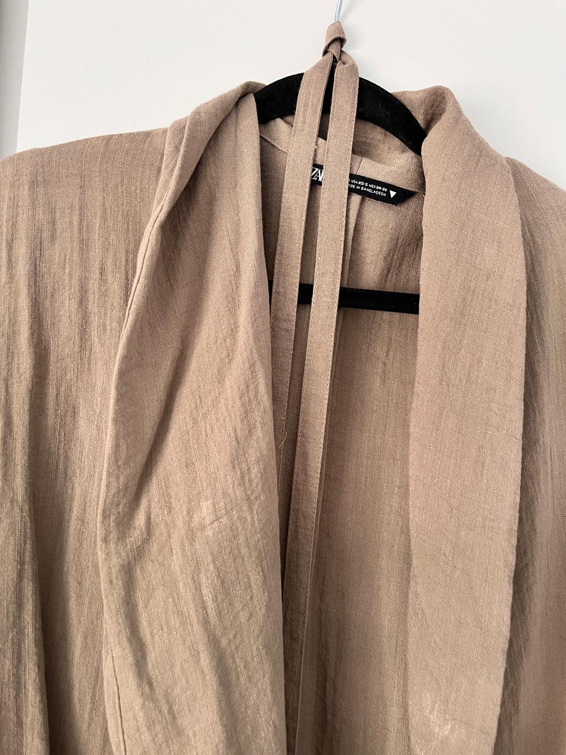 TEXTURED CROSSOVER KIMONO - Image 3