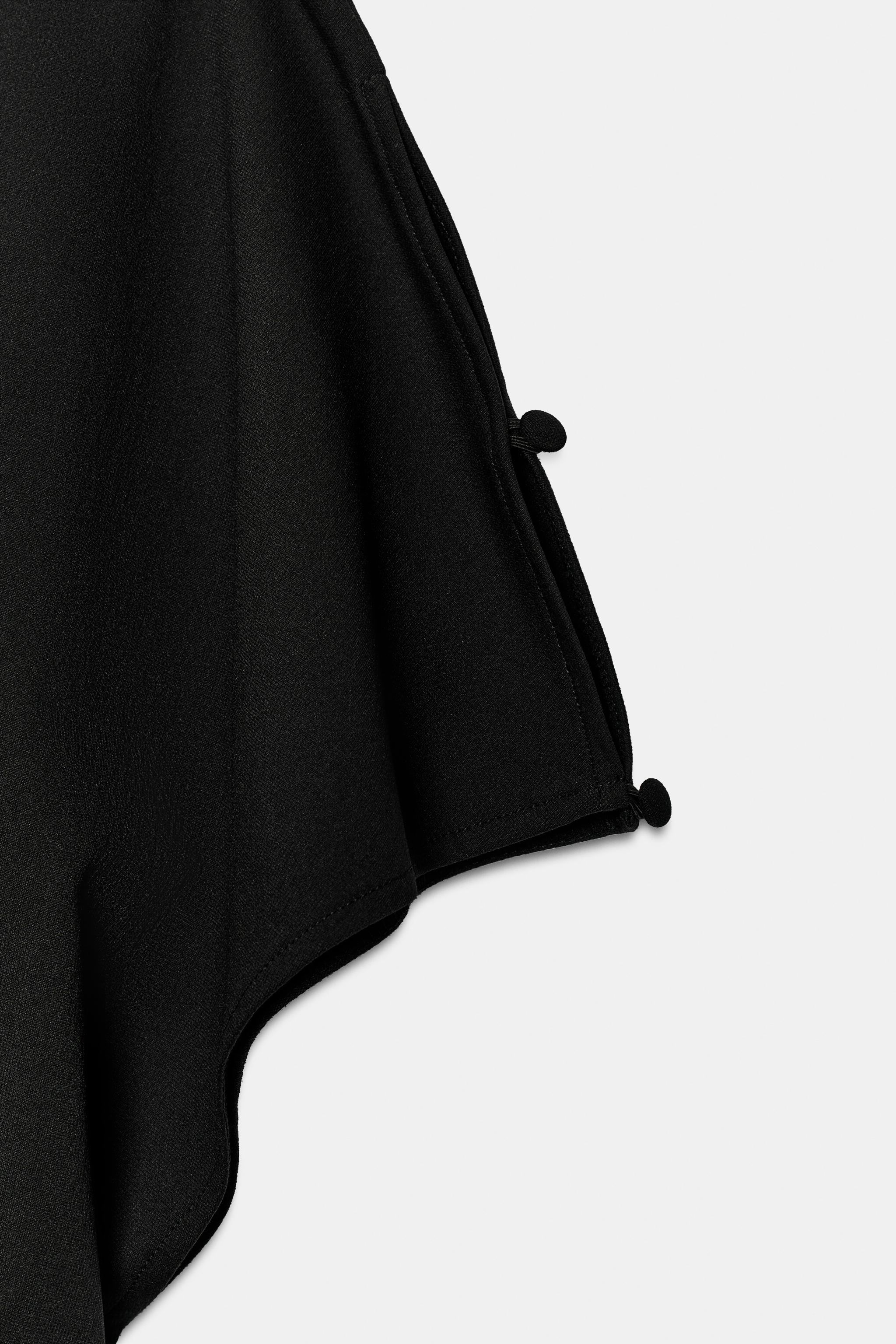 ROBE COURTE DRAPÉE AVEC CEINTURE