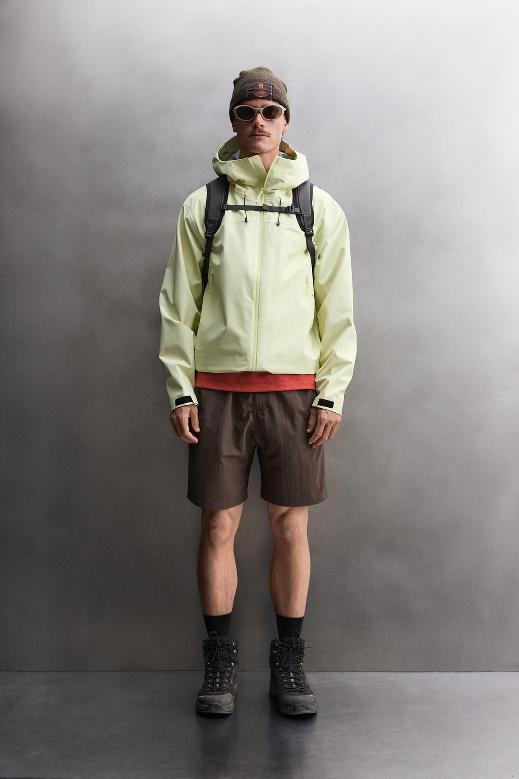 TECHNICAL WATERPROOF JACKET