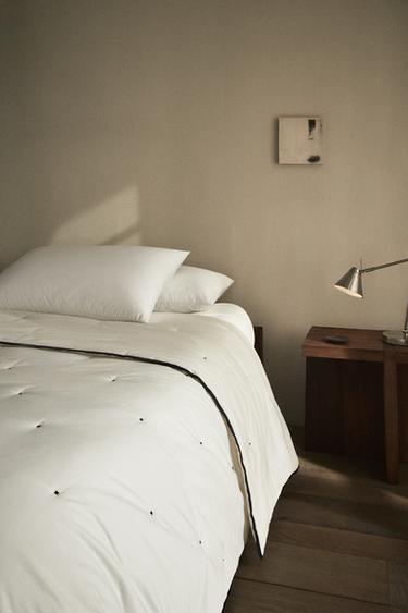 Zara SATEEN LINEN QUILT WITH DOTS - Ecru / Black