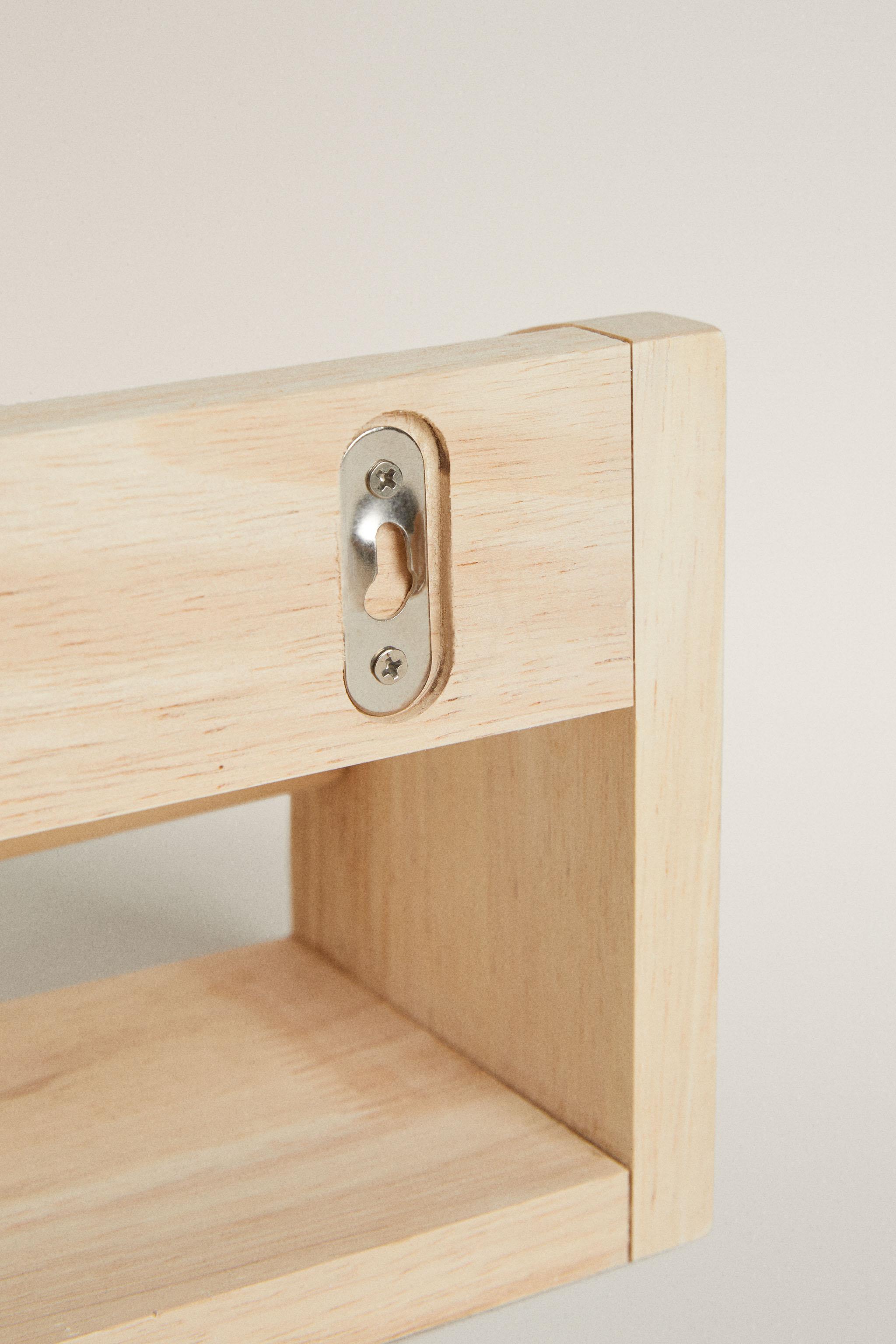 KIDS’ WOODEN SHELF WITH FRONT BAR
