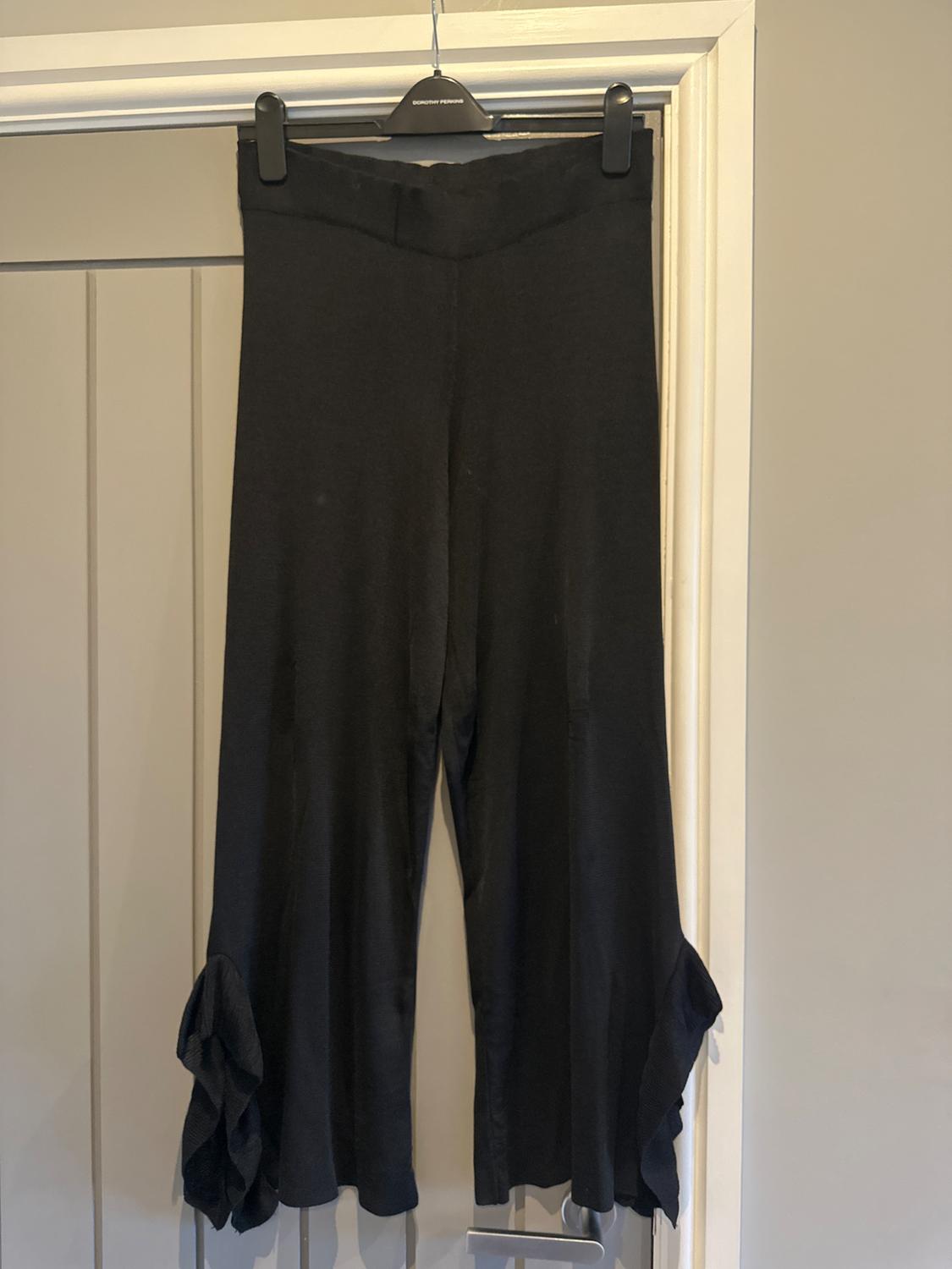TROUSERS WITH FRILLED HEM