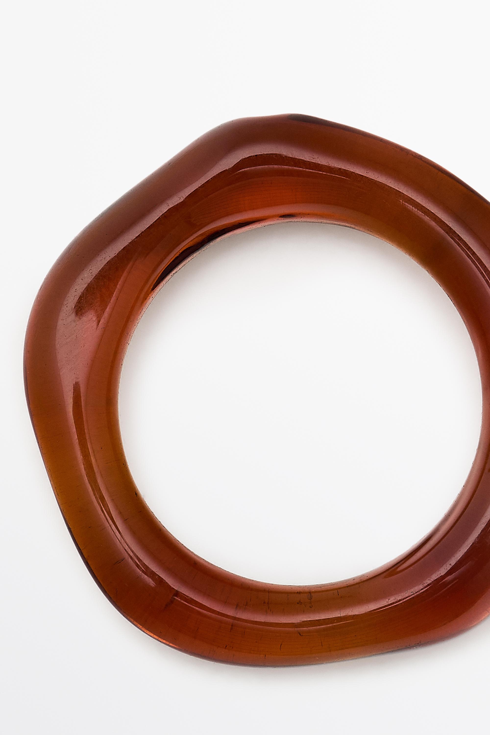 Irregular glass ring with tortoiseshell effect