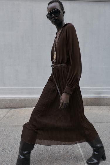ROBE MI-LONGUE PLISSÉE AVEC CEINTURE - Marron de Zara - Image 1
