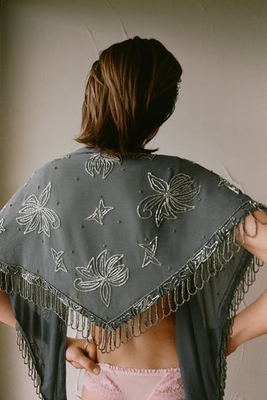 منديل مثلث مطرز بخرزات - رمادي الخاص بـ Zara