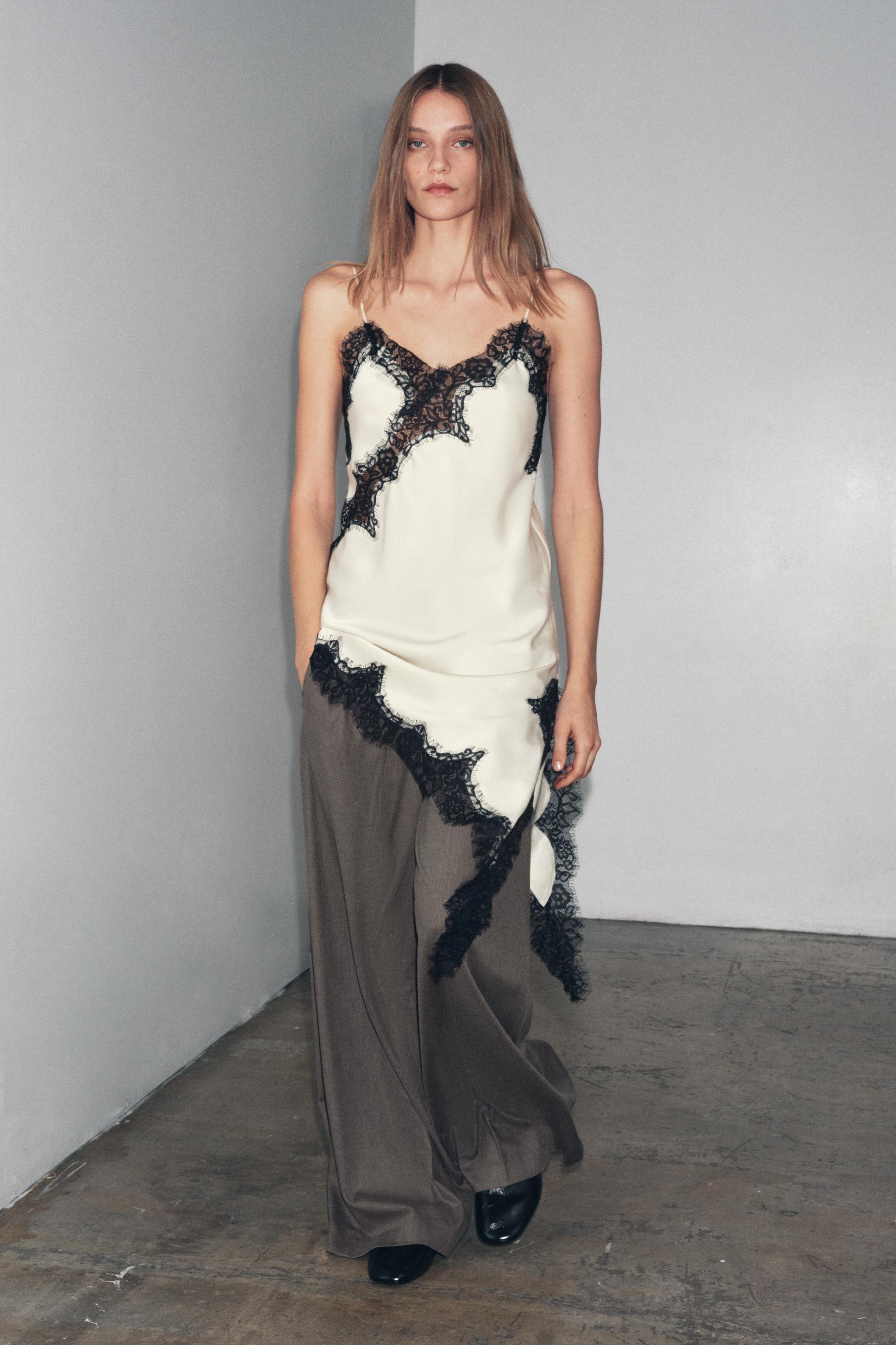 ZW COLLECTION ASYMMETRIC LACE DRESS - Ecru / Black | ZARA