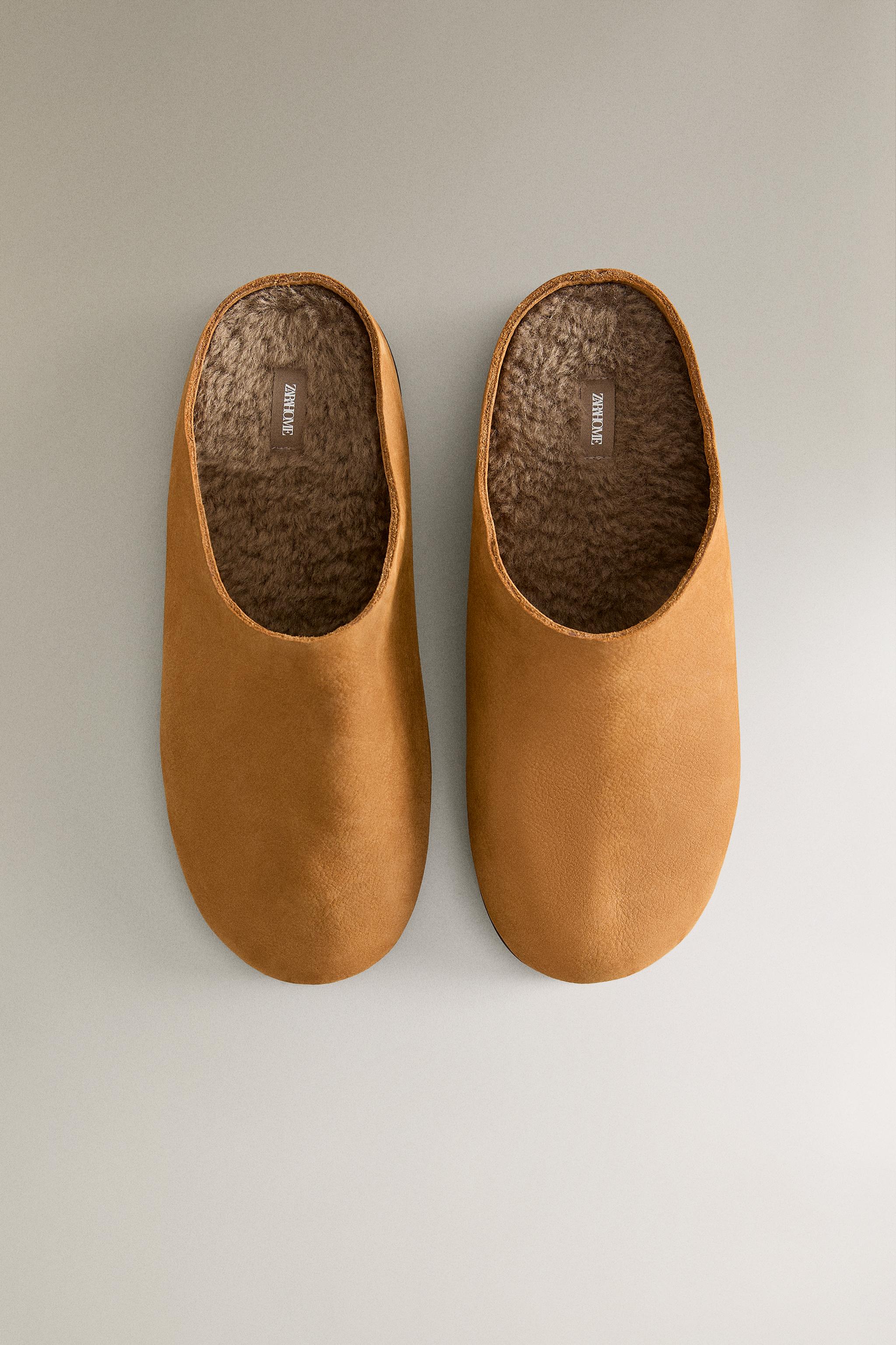 CHAUSSONS OUVERTS À L'ARRIÈRE EN CUIR CHAUD