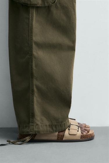 Sandalias de cuero con correa