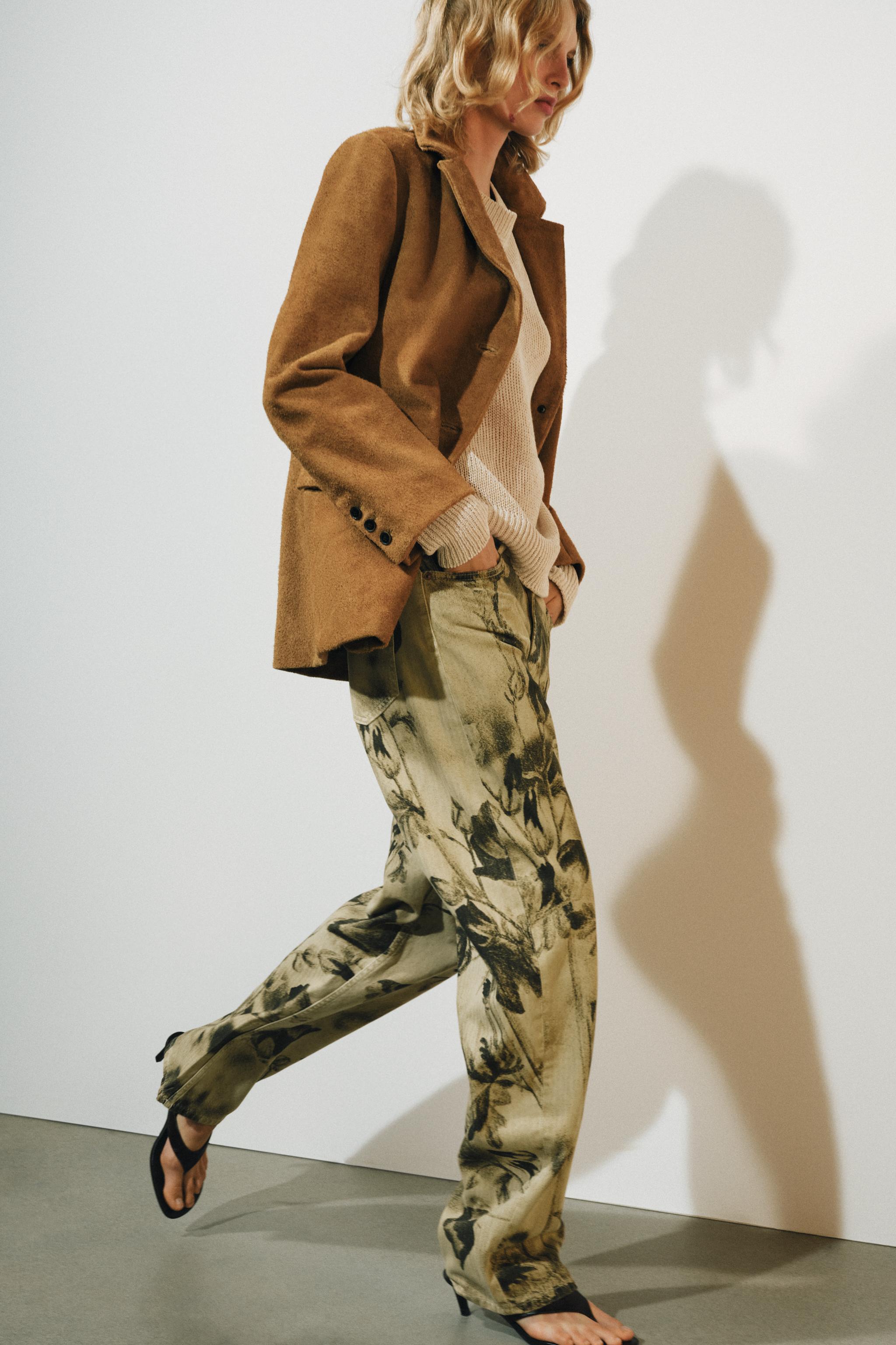 Женские джинсы Zara ZW COLLECTION MID-RISE BARREL JEANS WITH FLORAL PRINT — фото 4