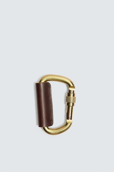 LEATHER CARABINER DETAIL AARON LEVINE X ZARA - Golden by Zara