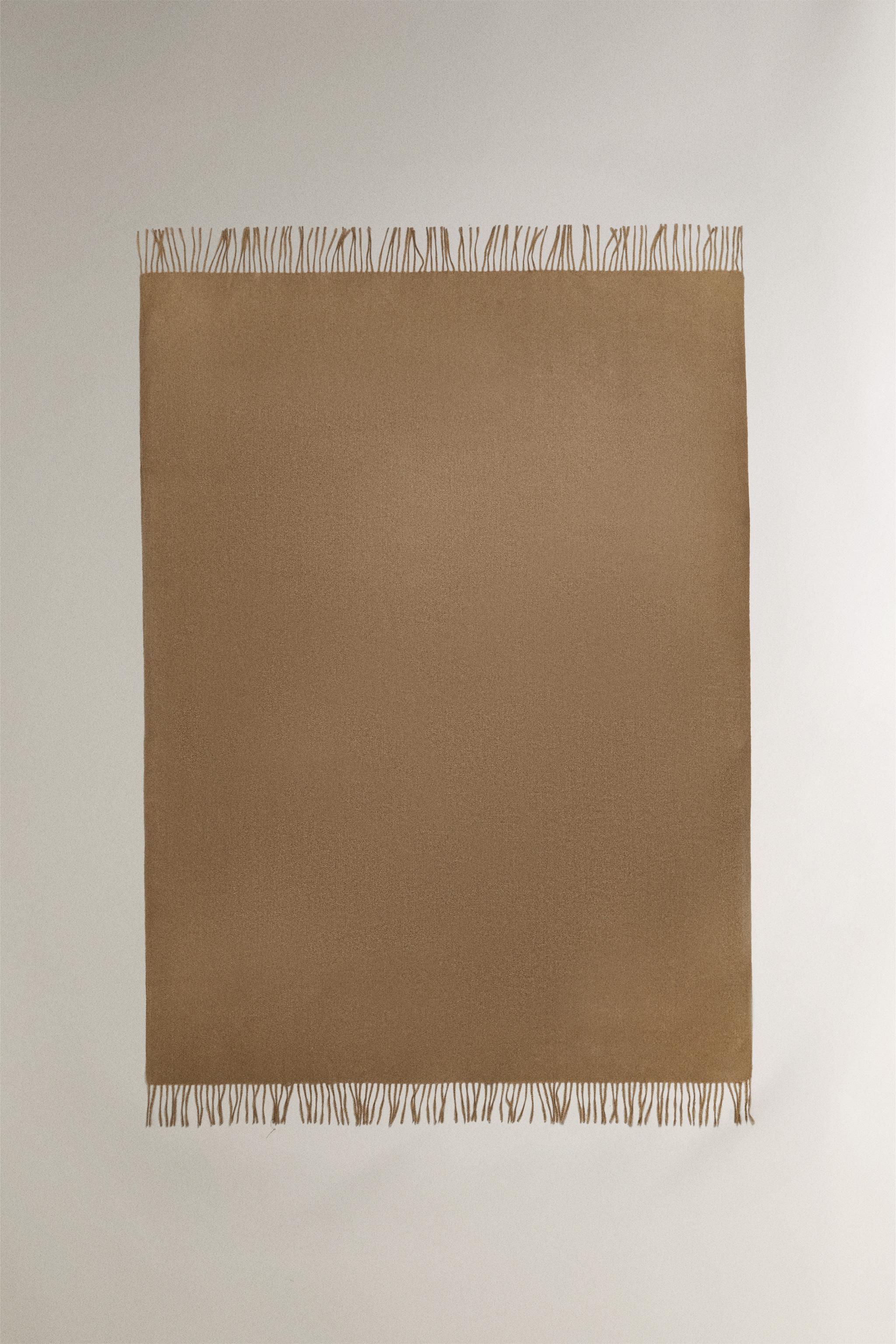 DECORATIVE FRINGED BLANKET