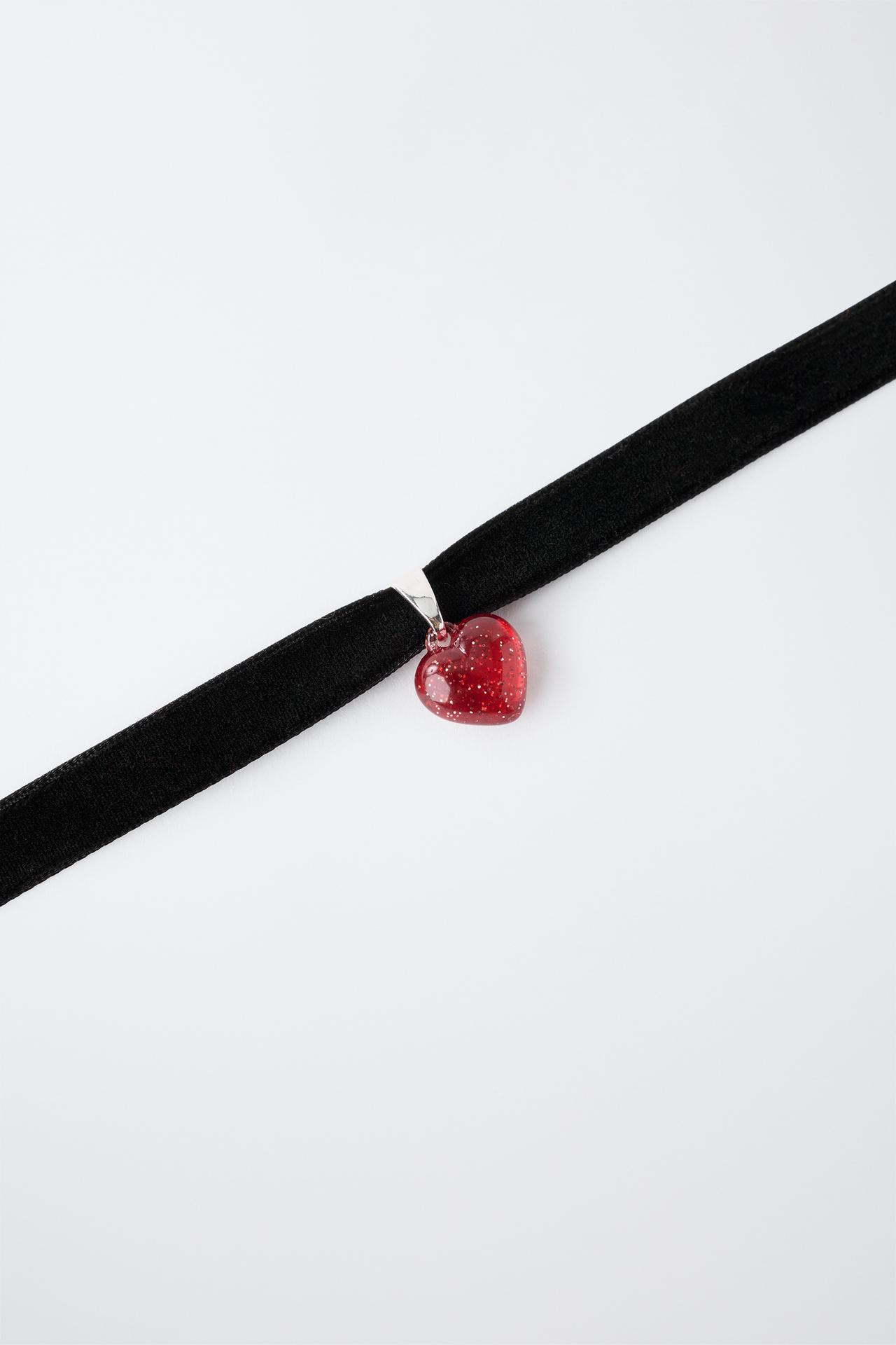 VAMPIRE COSTUME HEART CHOKER NECKLACE — Red