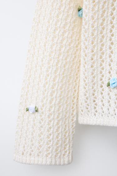 PULL RÉSILLE AVEC FLEURS APPLIQUÉES - Écru de Zara - Image 3