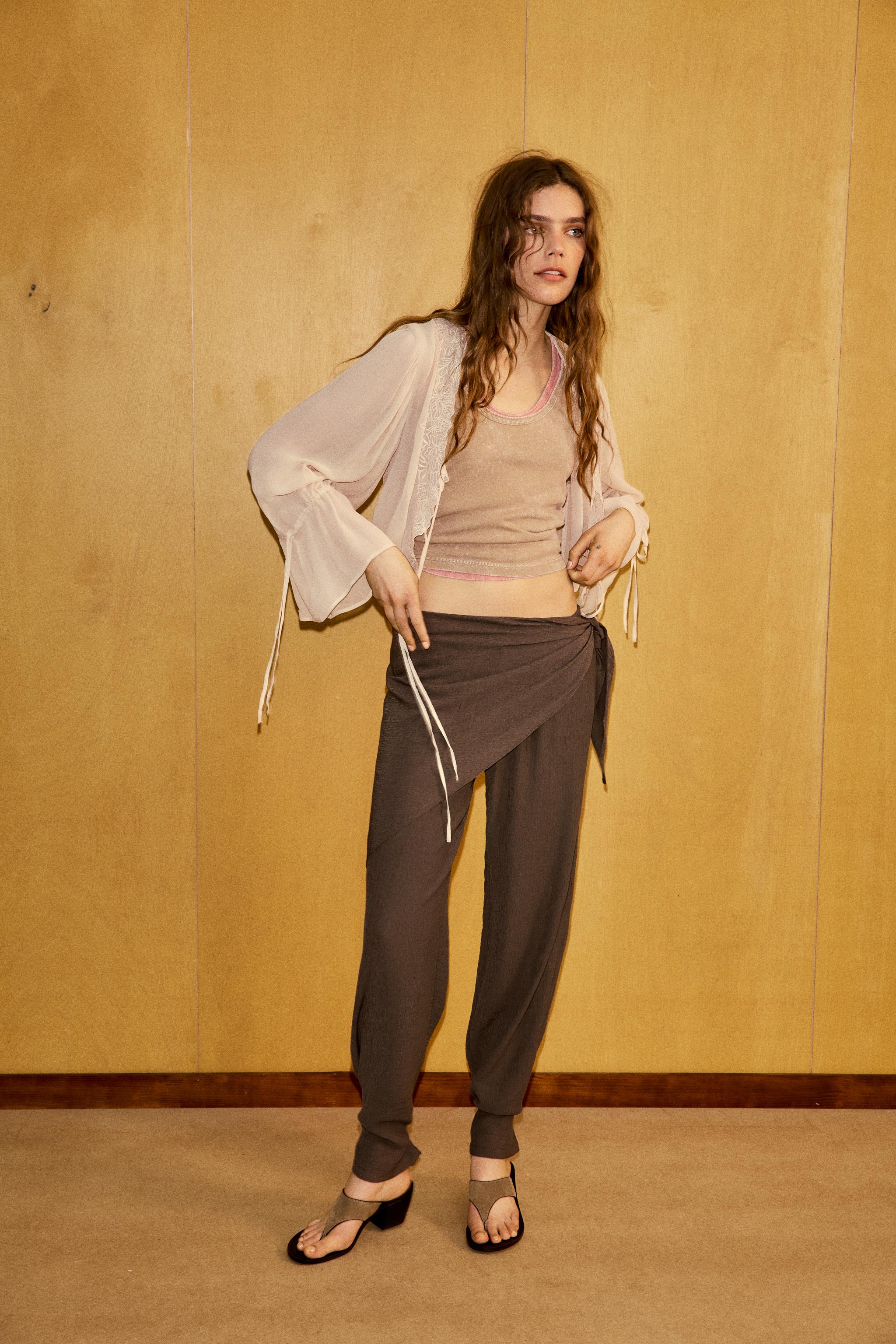 PANTALON TEXTURÉ À FOULARD