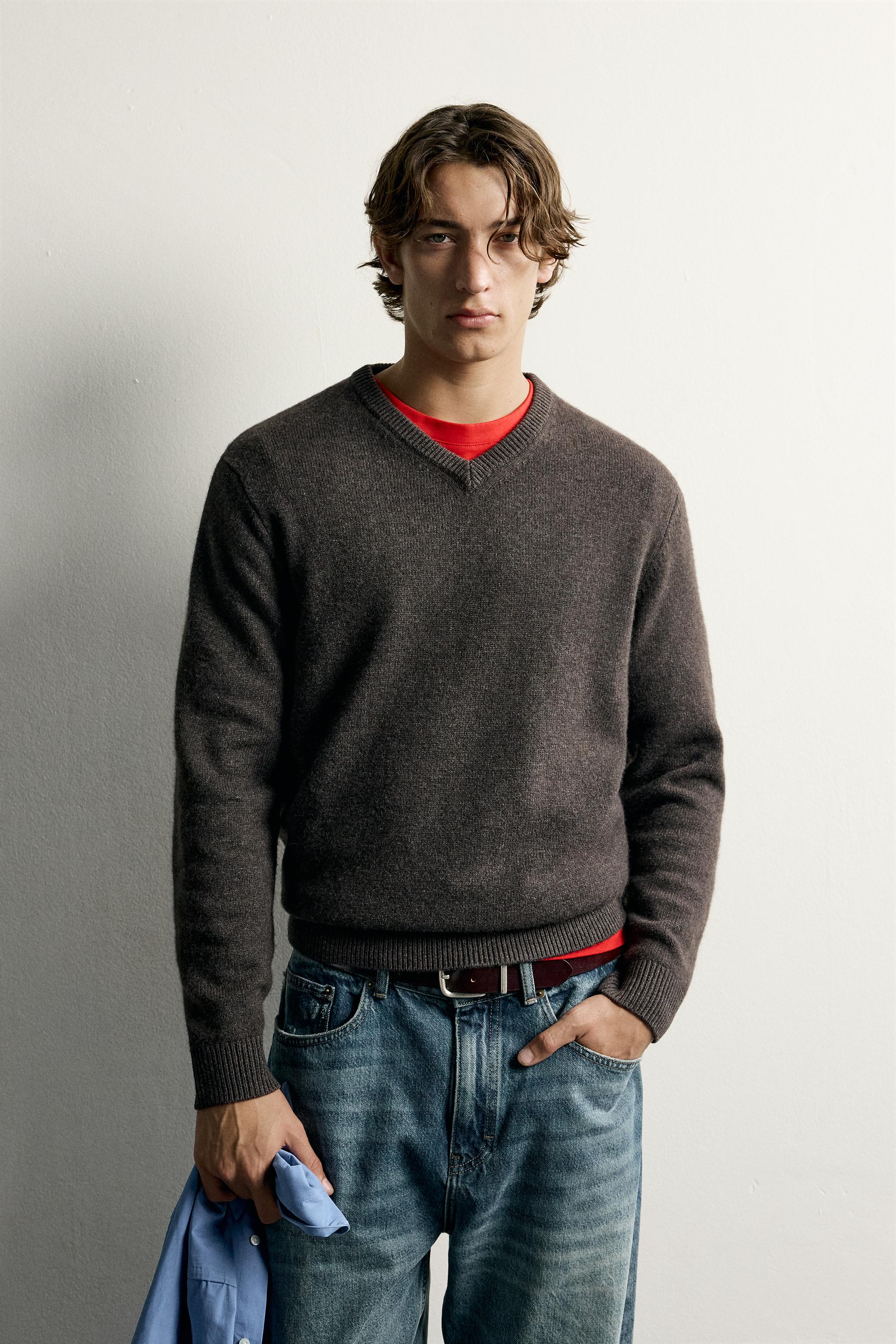 WOOL BLEND V-NECK SWEATER