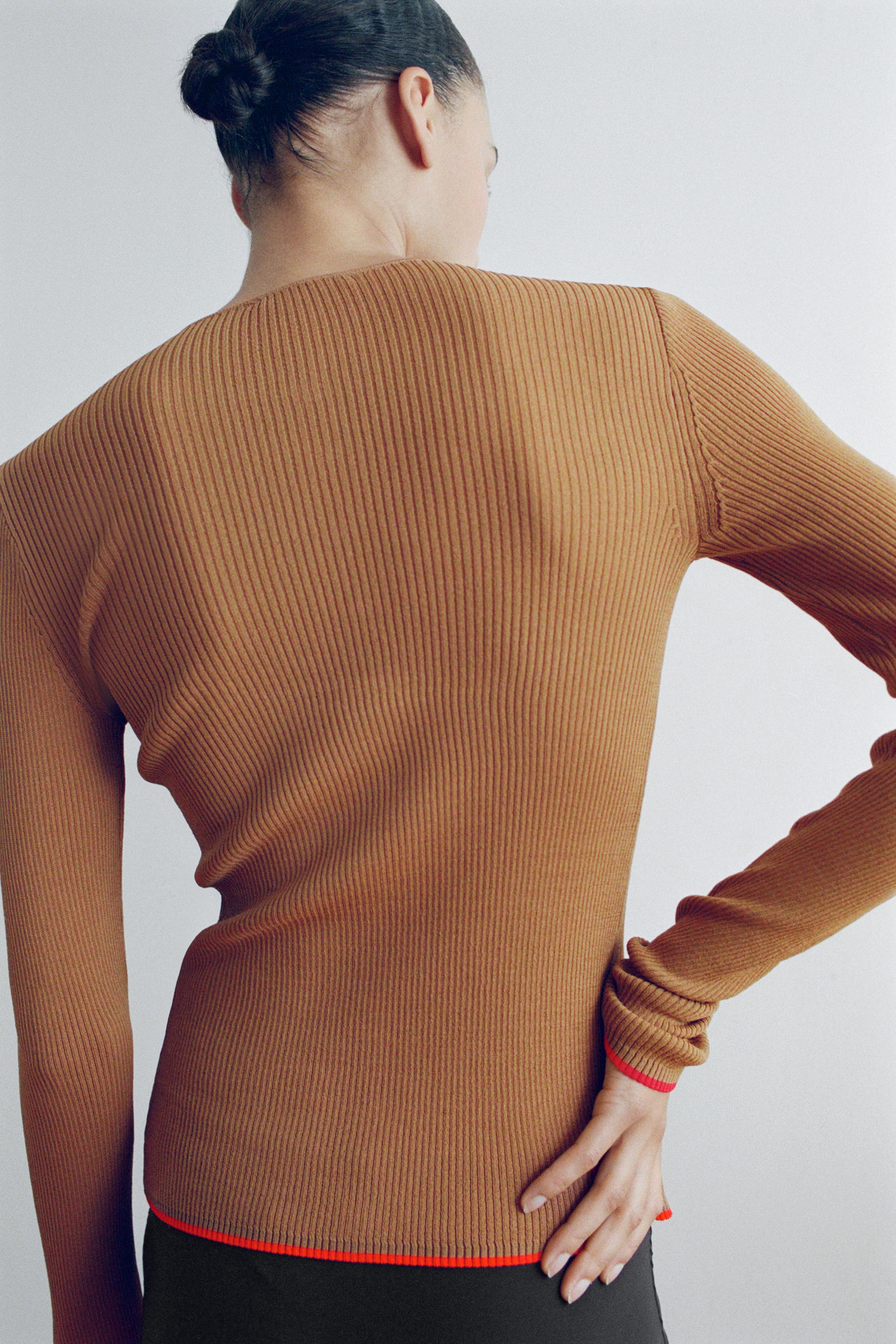 CONTRAST PIPING JACKET