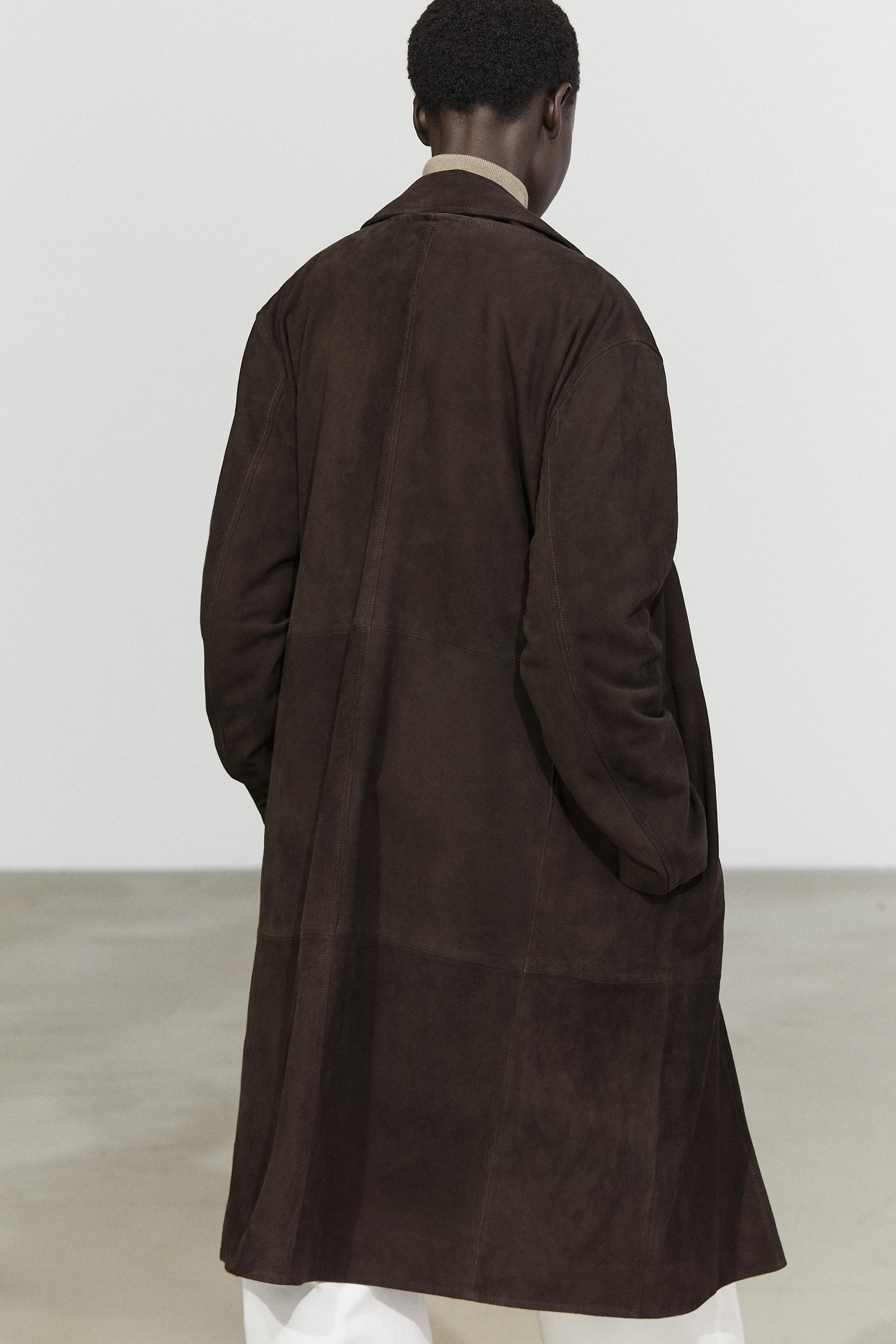 Suede coat with detachable collar