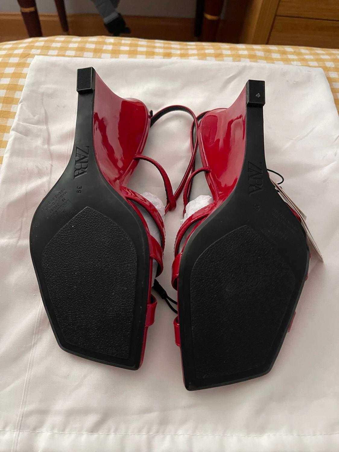 PATENT-FINISH WEDGES WITH STRAPS - Image 2