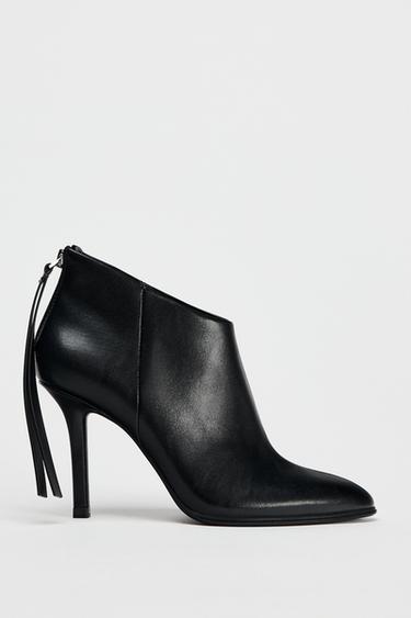 ANKLE BOOTS DE SALTO PUXADOR - Preto da Zara
