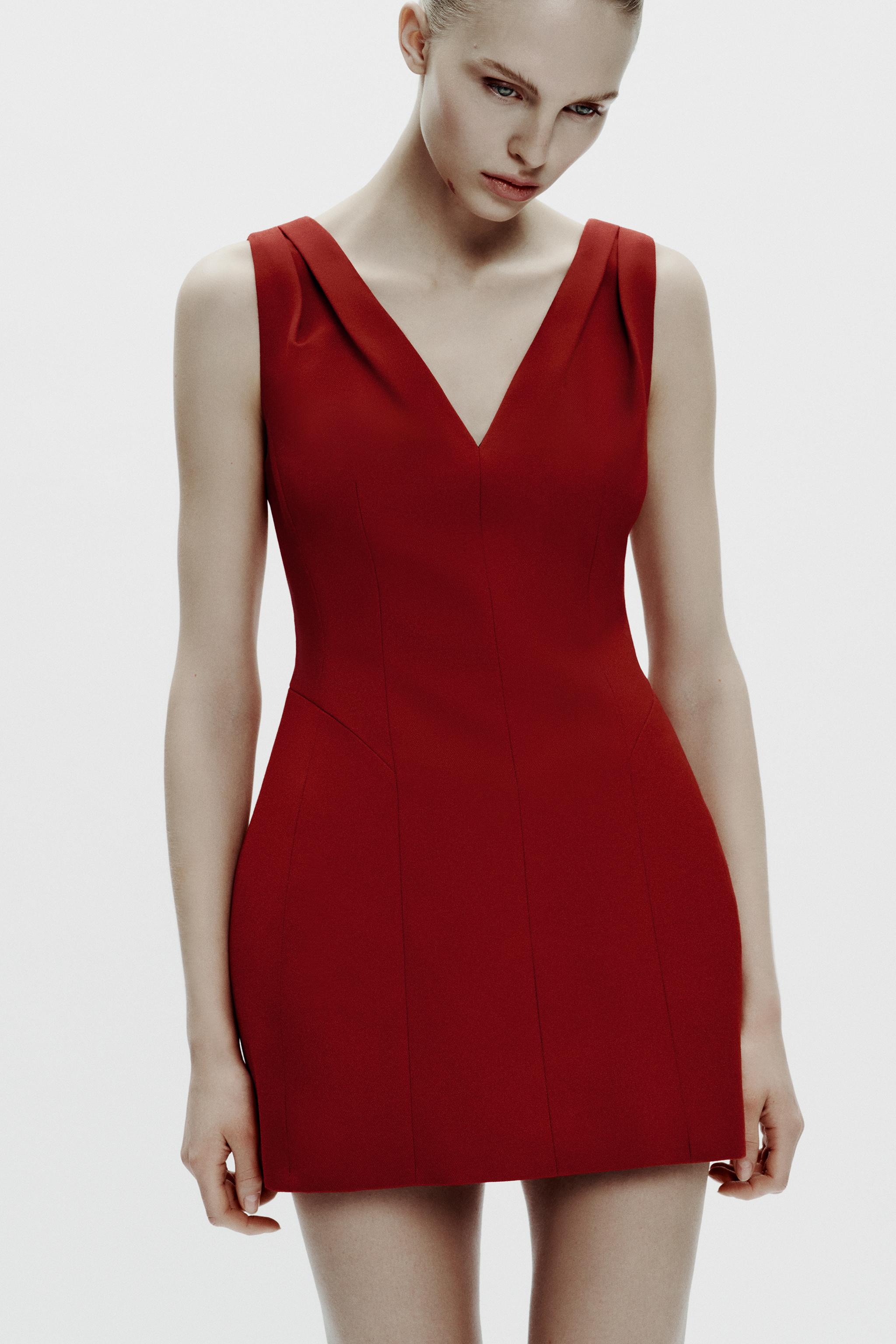 Short voluminous dress