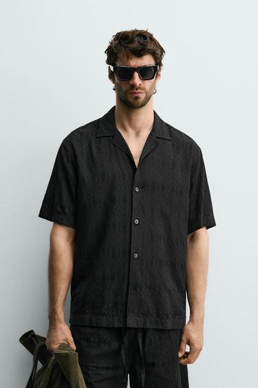 RELAXED-FIT-HEMD MIT GEOMETRISCHEM JACQUARDMUSTER - Schwarz von Zara