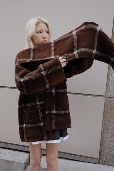 SHORT CHECK KNIT COAT WITH SCARF DETAIL - Brown by Zara