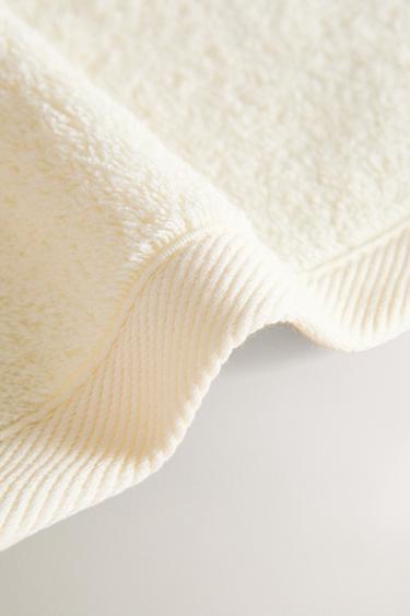 PLAIN COTTON TERRY BATH TOWEL (500 GXM²) - Yellow by Zara