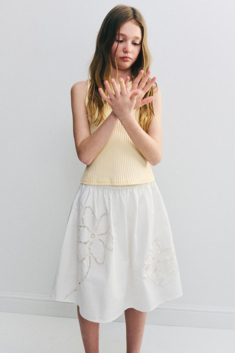 EMBROIDERED FLORAL SKIRT