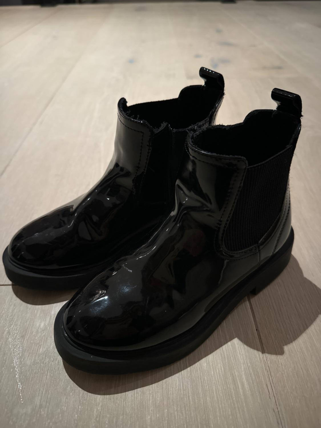 BLACK SHINNY BOOTS SIZE 33 KIDS - Image 4