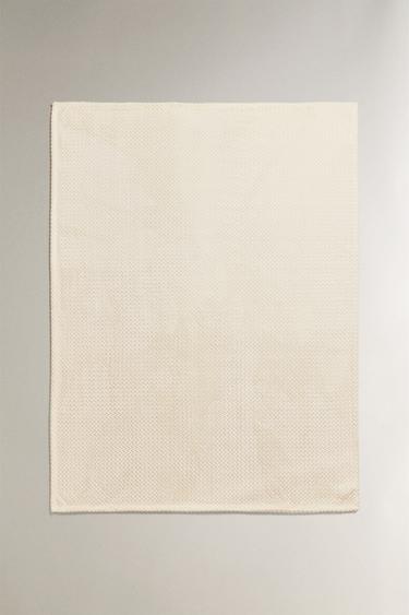 Zara FLEECE BLANKET - Ecru - Image 0