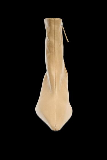 LEDER-STIEFELETTE MIT ABSATZ - Beige von Zara