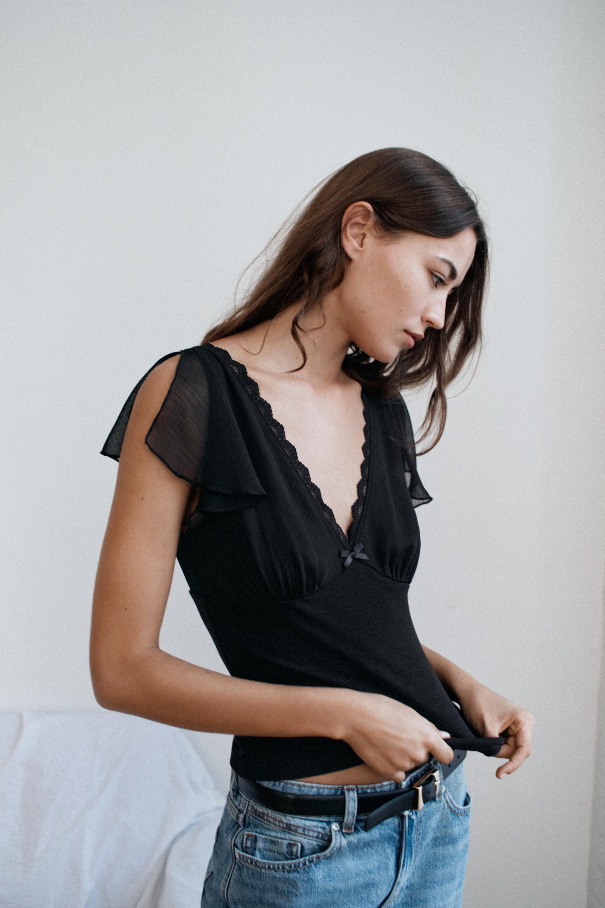 LACE DETAIL TOP