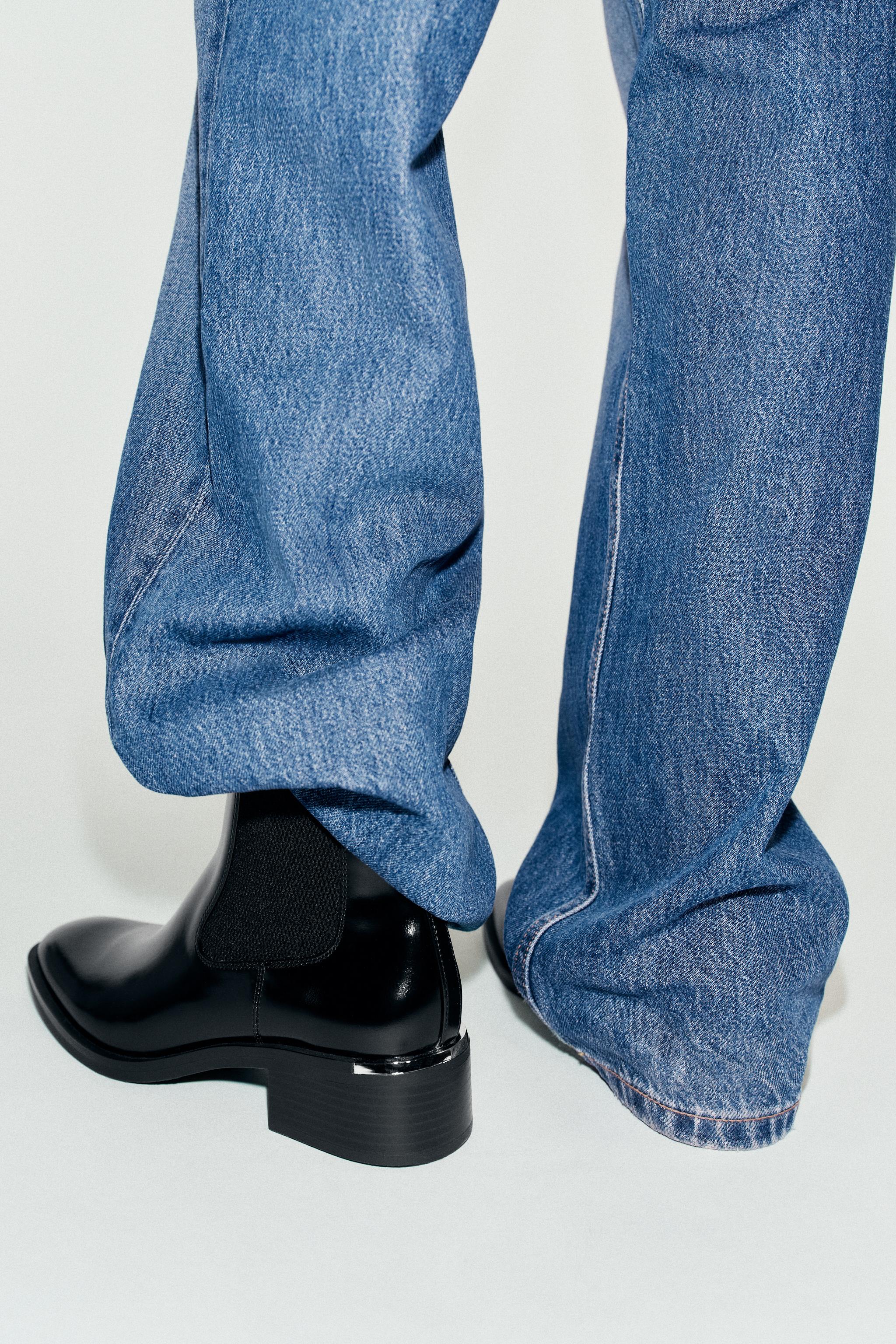 BOTTINES À TALONS AVEC DÉTAIL MÉTALLIQUE