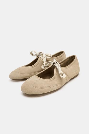 BALLERINES À LACETS EN CROÛTE DE CUIR - Marron sable de Zara - Image 3