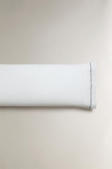 TAIE D’OREILLER BRODERIE BORDURE - Blanc cassé de Zara - Image 4
