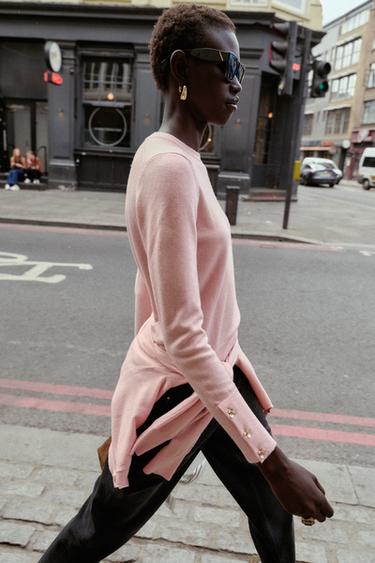 PULL EN MAILLE AVEC BOUTONS FLEUR - Rose moyen de Zara - Image 3
