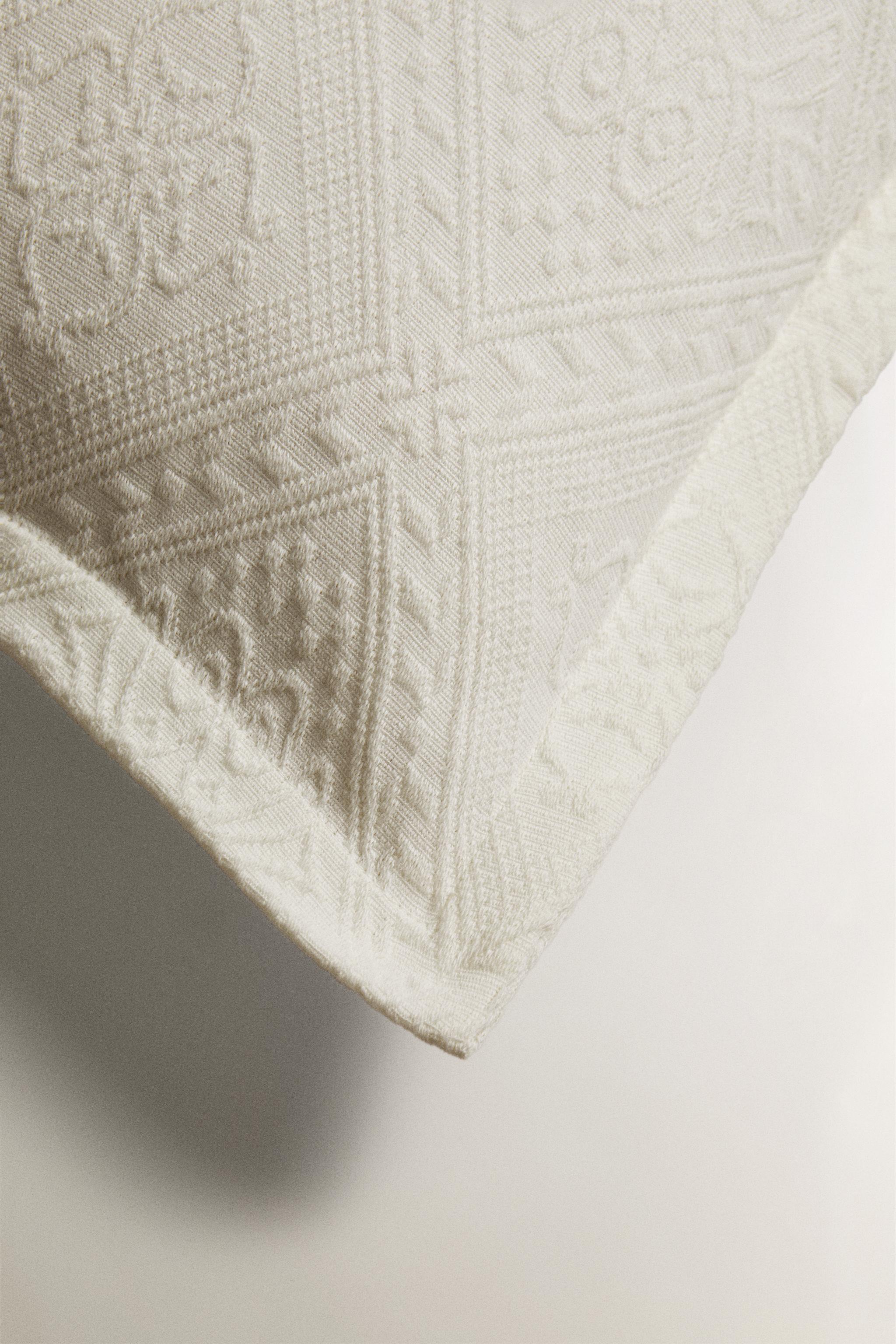 GEOMETRIC PATTERN THROW PILLOW COVER — Beige