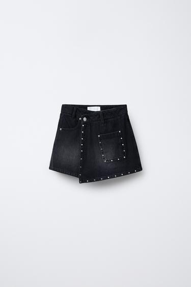 FALDA BERMUDA DENIM TACHAS - Negro de Zara