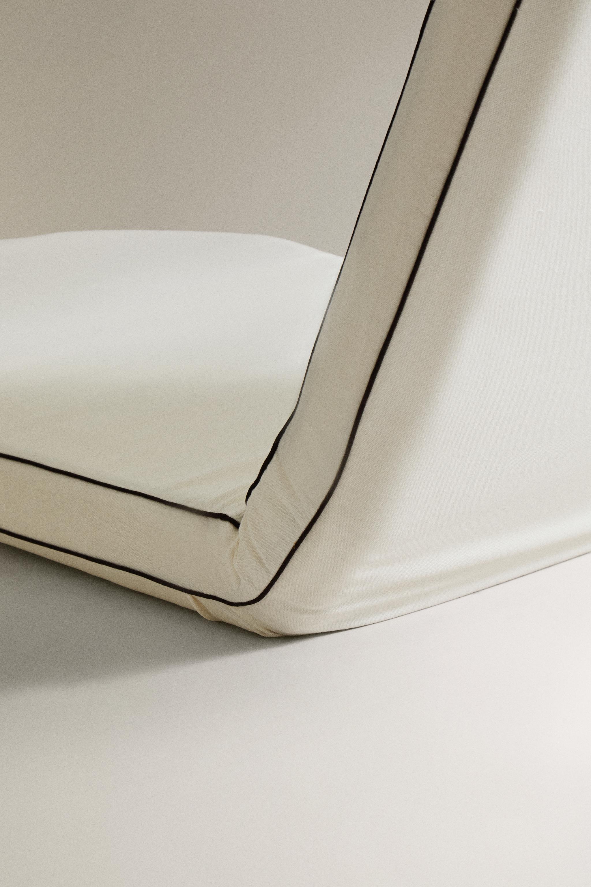 RECLINING OUTDOOR FLOOR LOUNGER