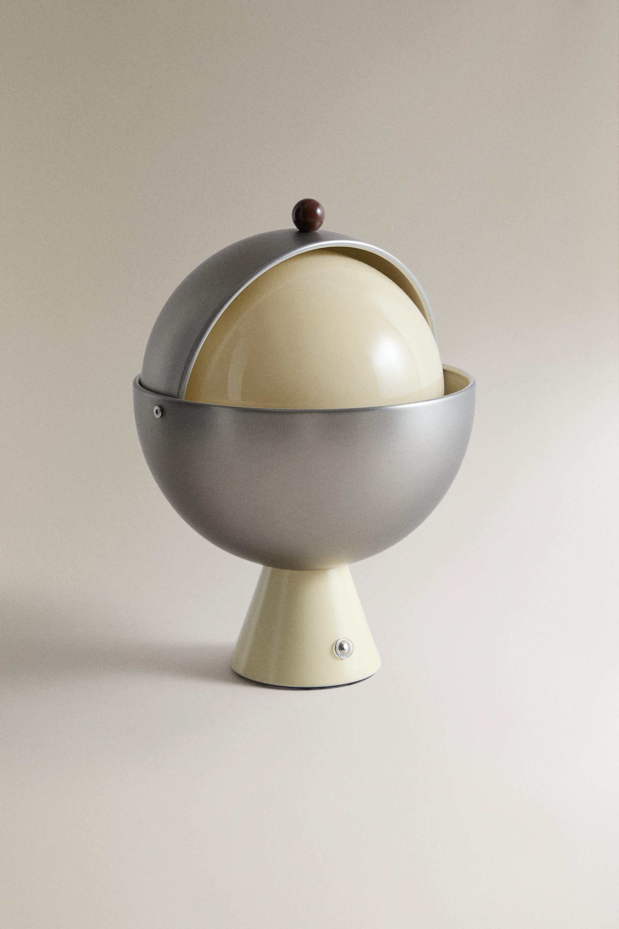 USB SPHERE TABLE LAMP — Cream