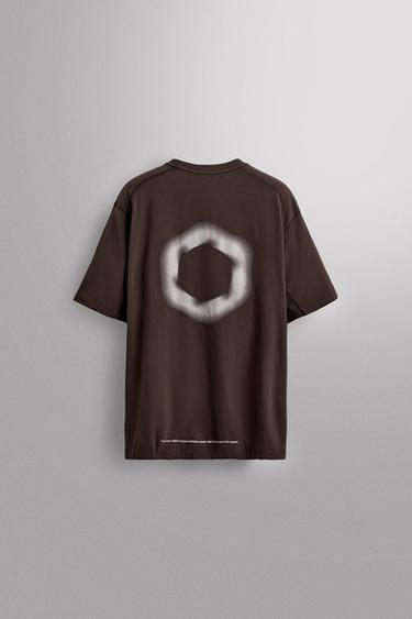 CAMISETA ESTAMPADA COM GRÁFICO RUNNING - Marrom da Zara