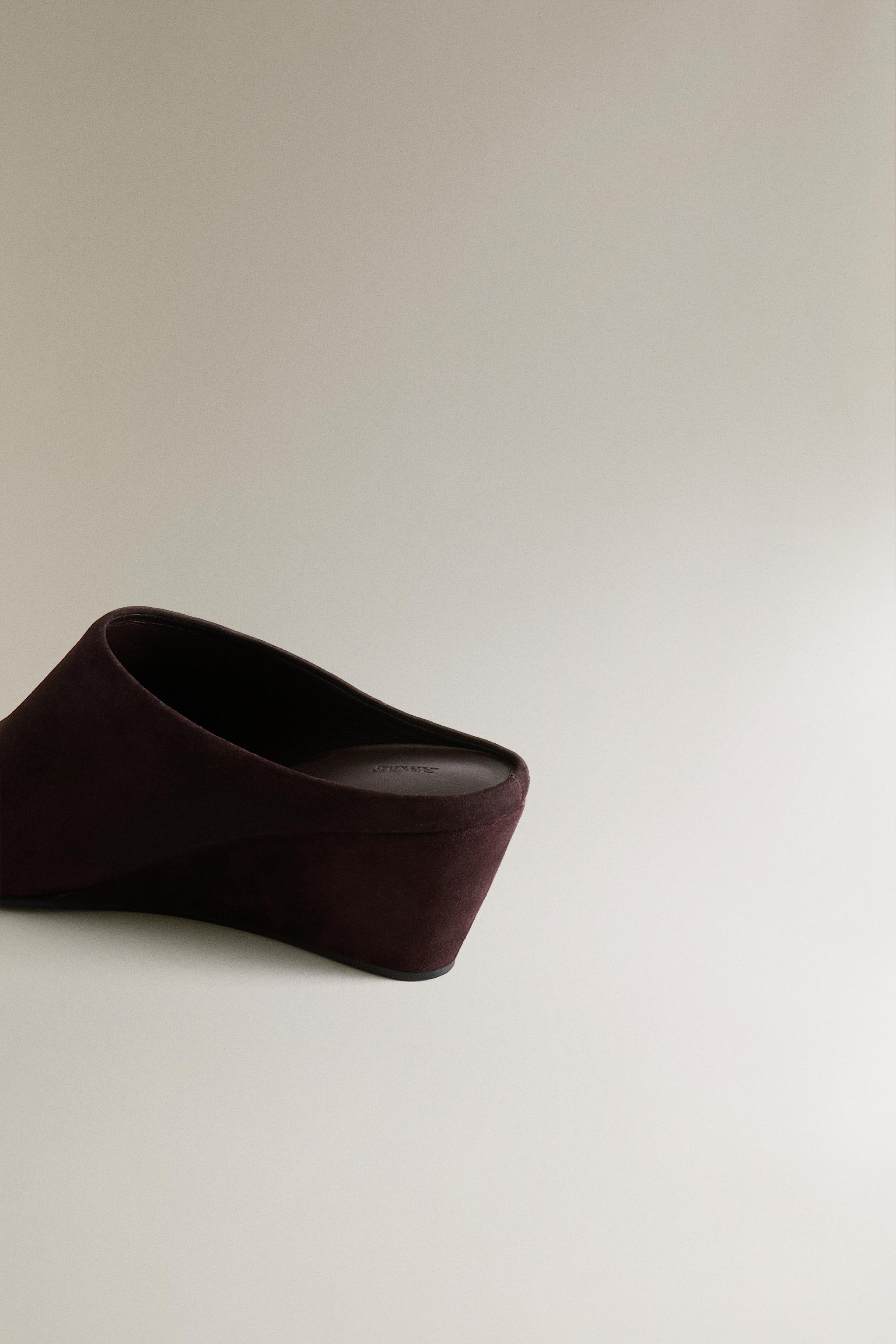 LEATHER WEDGE SANDALS
