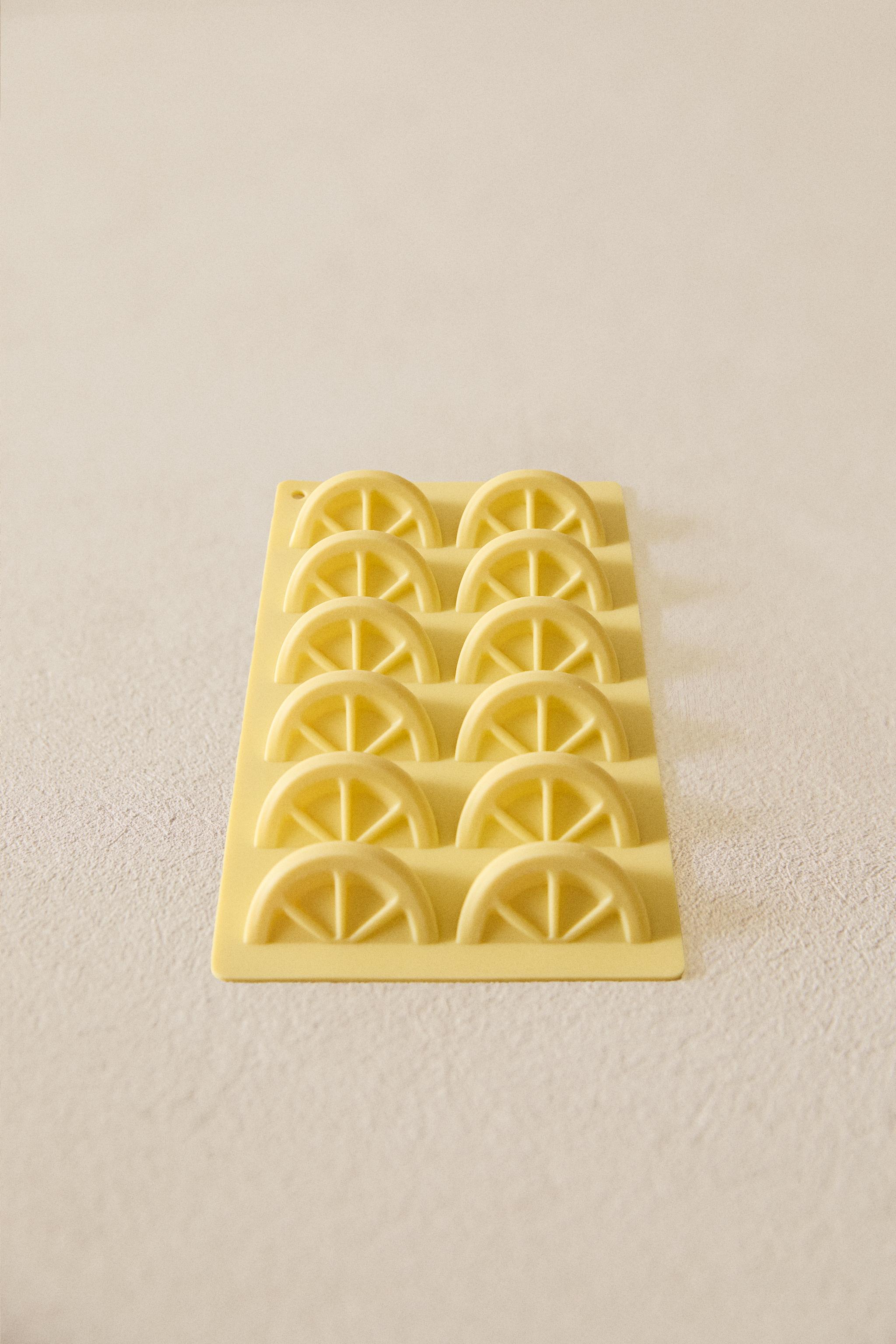 SILICONE ICE TRAY LEMON SLICES