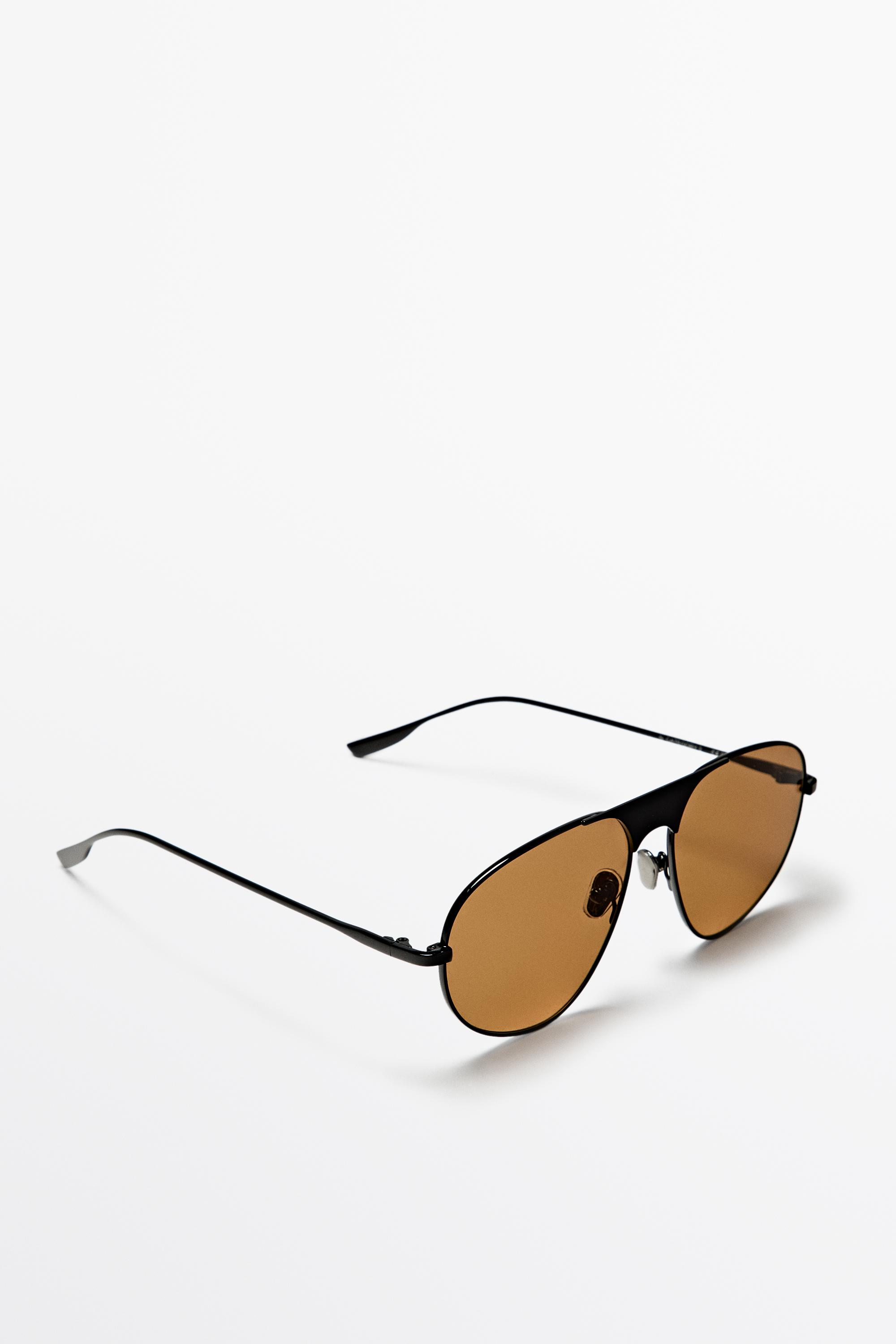 Metallic aviator sunglasses