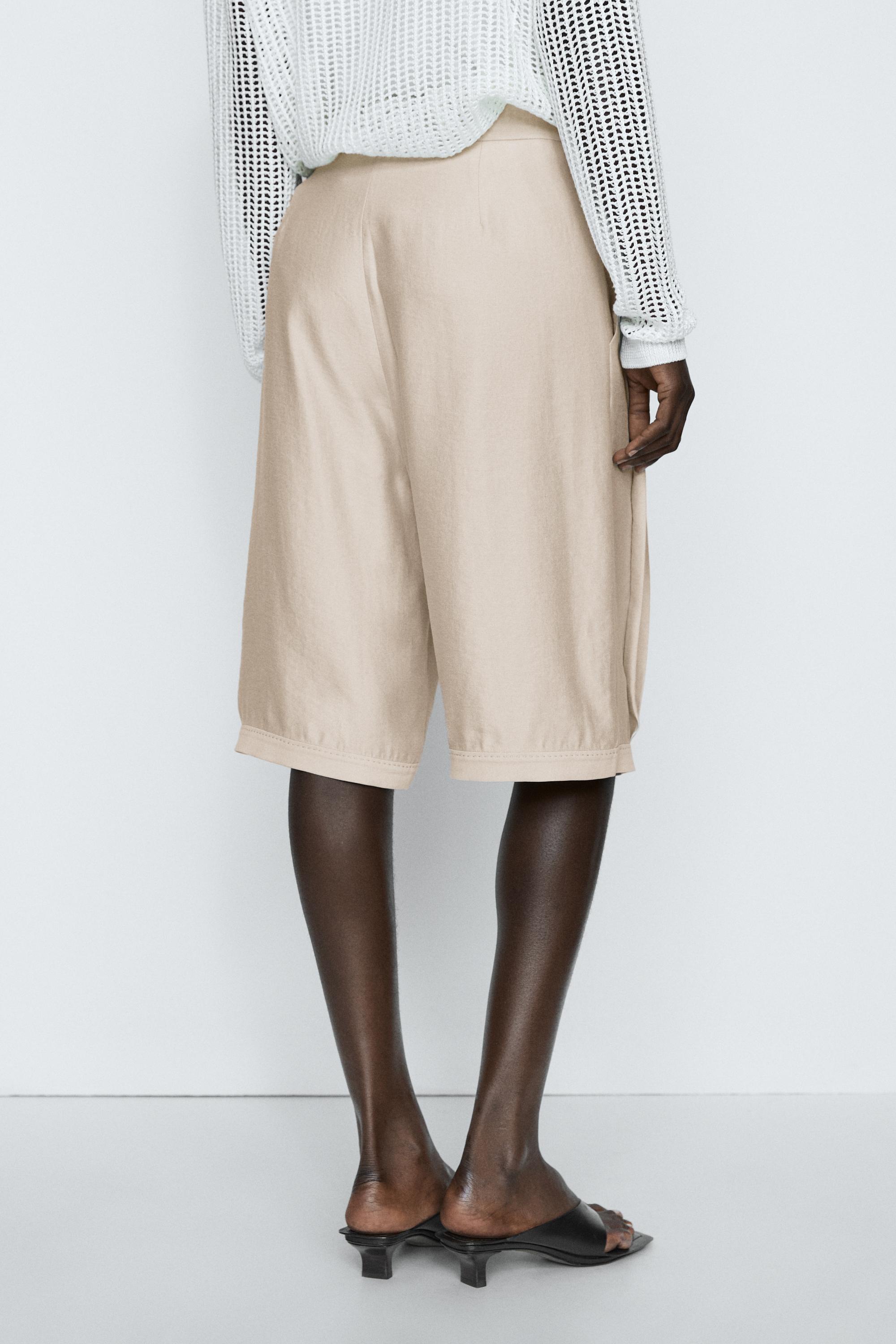 Flowing pleated Bermuda shorts - STUDIO