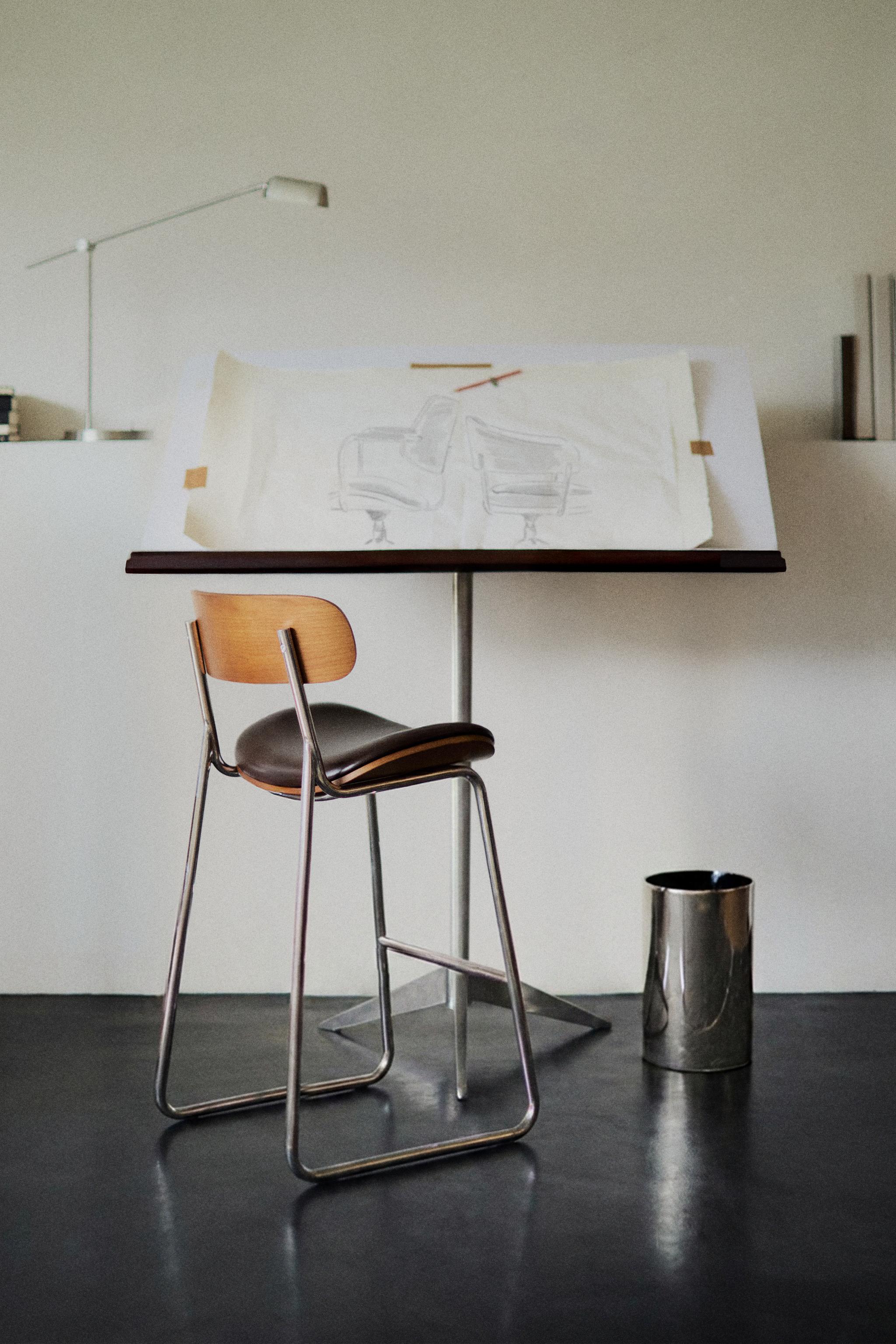 LEATHER AND STAINLESS STEEL HIGH STOOL — Chocolate brown